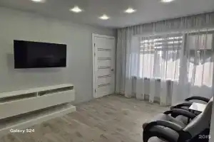 Квартира с видом на набережную, Грибановский
