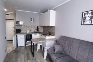 Апартаменты на 1+кв Кунжут Новгородская улица, 22, под.10, эт.16, Тюмень