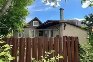 Частный дом вблизи термальных источников, Мостовской