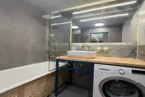 Апартаменты на Мира 33/1 кв 17, Артёмовский