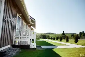 У реки