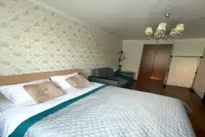 Wemanageflats, Пионерский