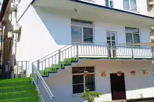 Ника на Ленина, Адлер