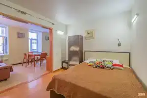 Weekend apart (Уикенд апарт) на улице Восстания, Санкт-Петербург