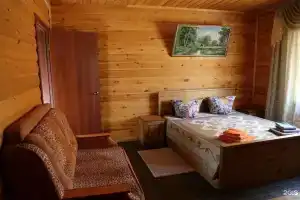База отдыха «Усадьба Набаймар», Хужир