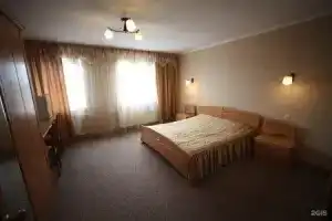 Отель «Глория», Гусев