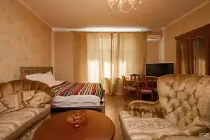 Гостим тут, Москва