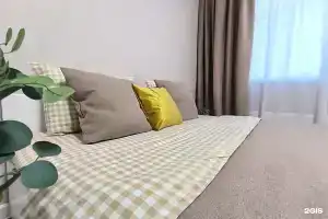 Апартаменты на 2 кв Оникс, ул.Тимофея Чаркова 87, под.5 эт.7, Тюмень