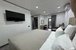 Guest & House, Баслата