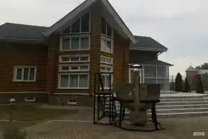 Дом для отпуска «Клены»