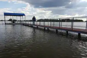Дом у реки, Раздор