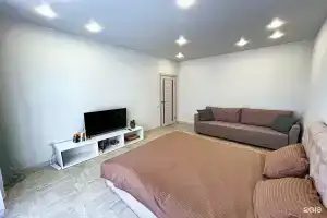 Апартаменты на Александра Протозанова 10 к2, Тюмень