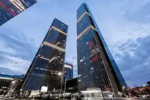 Бесконечное небо, Москва