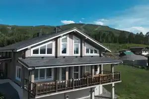 Дом на горе, Озёрное