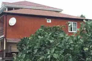 Гостевой дом с видом, Лоо