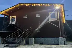 Дом у реки, Чемал