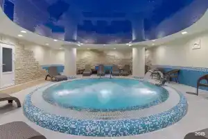 Гостиница «Гранд Люксор», Кунеевка