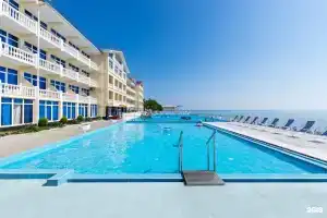 Отель «Акваград», Лоо