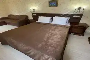 Luxe Houses, Элиста