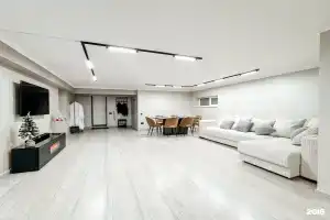 У Грека, Элиста