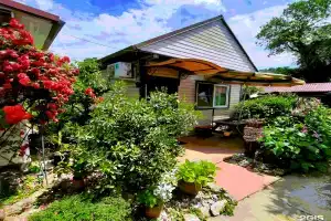 Дом отдыха «Летние домики», Лоо