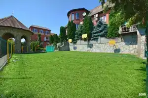 Гостиница «Сказка», Криница