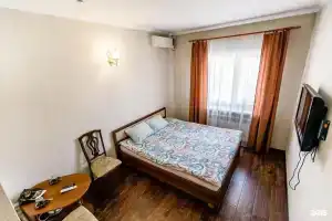 Отель «Автострит», Уссурийск