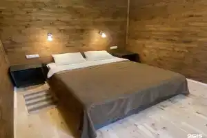 Апартаменты Алама, Анос