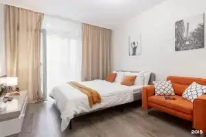 Banerjee Apartments, Ангелово