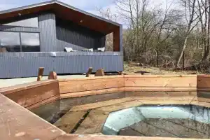 BarnHouse, Артём