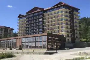 Business Residence, Сыростан