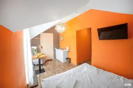 Avia House - 92