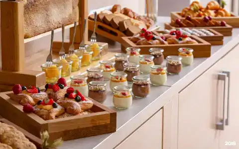 Холидэй Инн - 8