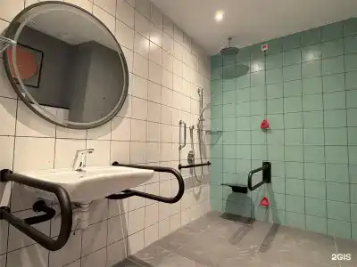 Hampton by Hilton - 12