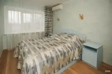 на Ленинградской площади, 2А - 2