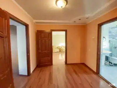 недалеко от центра города. - 9