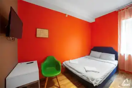 Avia House - 99