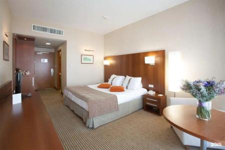 Холидэй Инн - 122