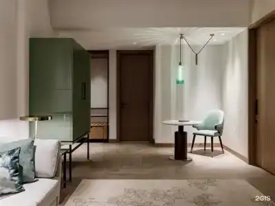 Hyatt Regency - 102