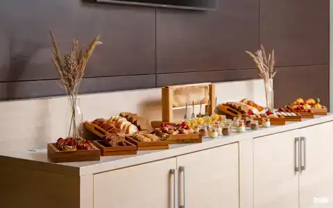 Холидэй Инн - 9