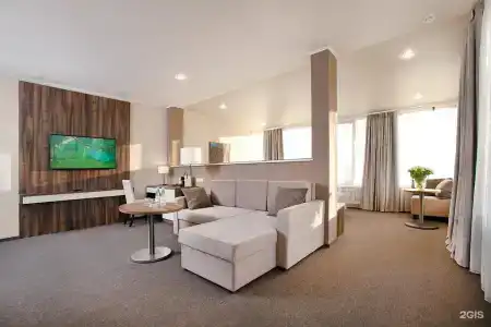 L'Hotel - 9