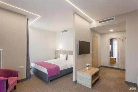 Harbor Club - 90