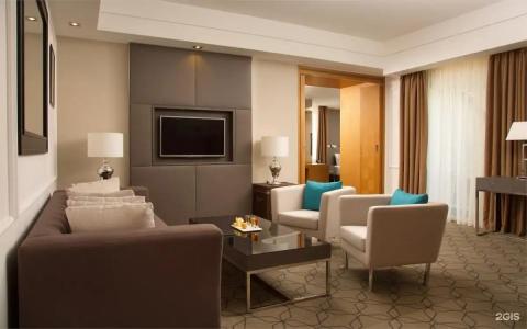 DoubleTree by Hilton - 81