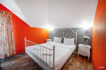 Avia House - 101