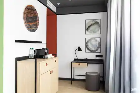 Hampton by Hilton - 8
