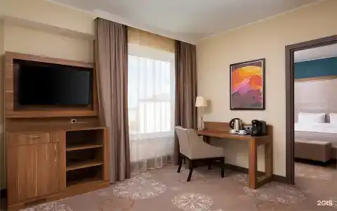DoubleTree by Hilton - 93