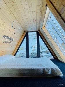 MoonHouse - 28