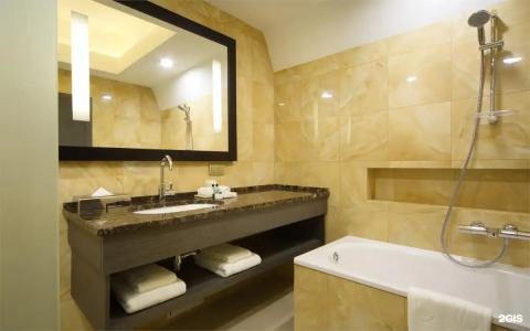 DoubleTree by Hilton - 85