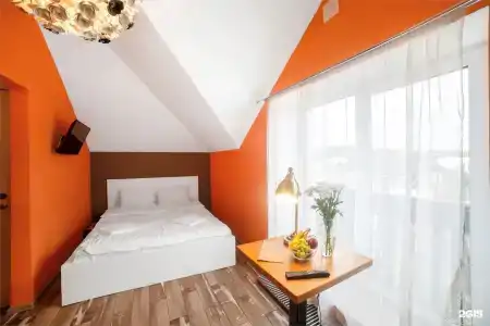 Avia House - 91