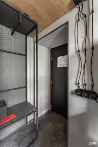 Vertical Boutique - 187